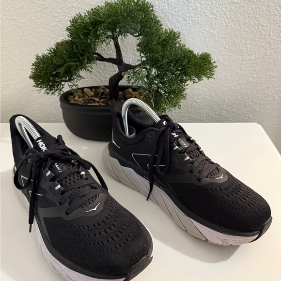 Hoka ARAHI 5 🤩✨Men's Black and White Athletic Shoes - Picture 2 of 6